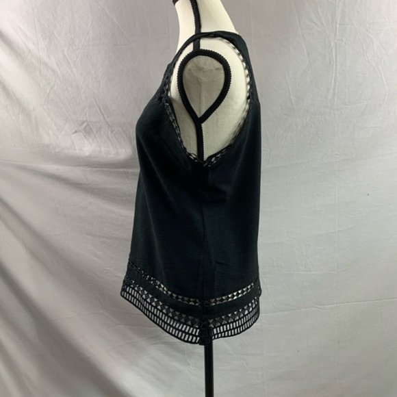 Black Sleeveless Top with Contrast Lace - Picture 3 of 5
